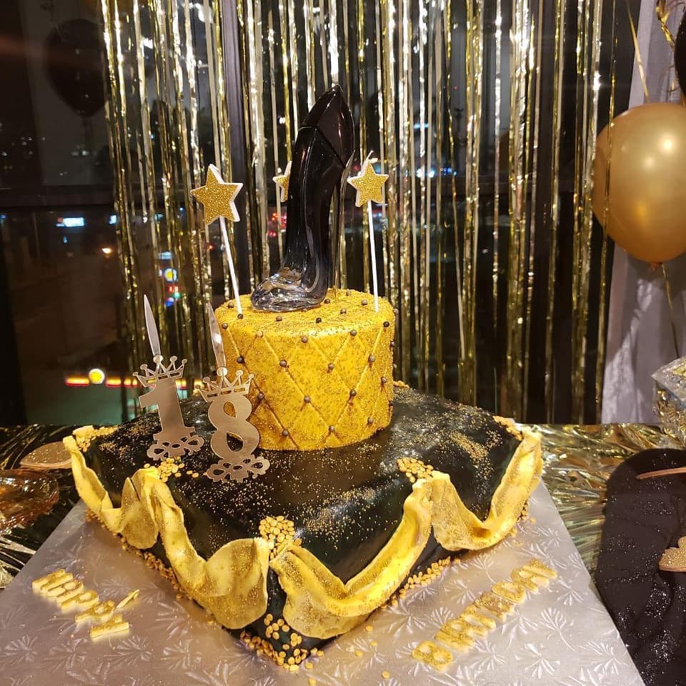 Universal Wedding Fondant Cake